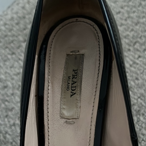 Authentic Prada patent leather heels - Picture 8 of 8